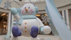 モレラ岐阜の館内通路。ベビーカーも通れる広々とした親子向け設計