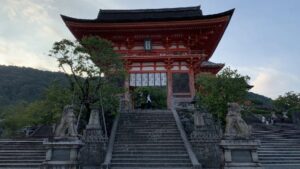 京都・清水寺近くにある舞妓体験スタジオ四季までの外観（2023年春 撮影）