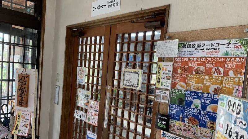 長良公園 軽食が購入できる売店とフードコート